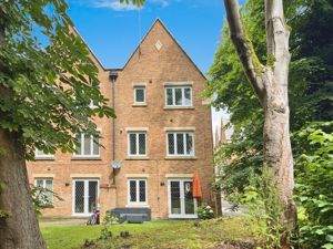 Rear External- click for photo gallery